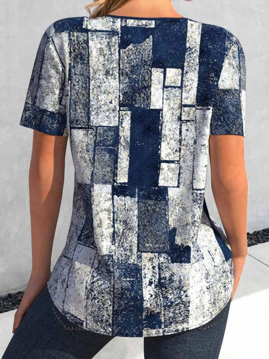 Kadın kısa kollu yakası bağcıklı kuş gözü detay parça desenli süprem bluz