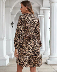 Kadın leopar desenli beli gipeli V yaka kadife elbise