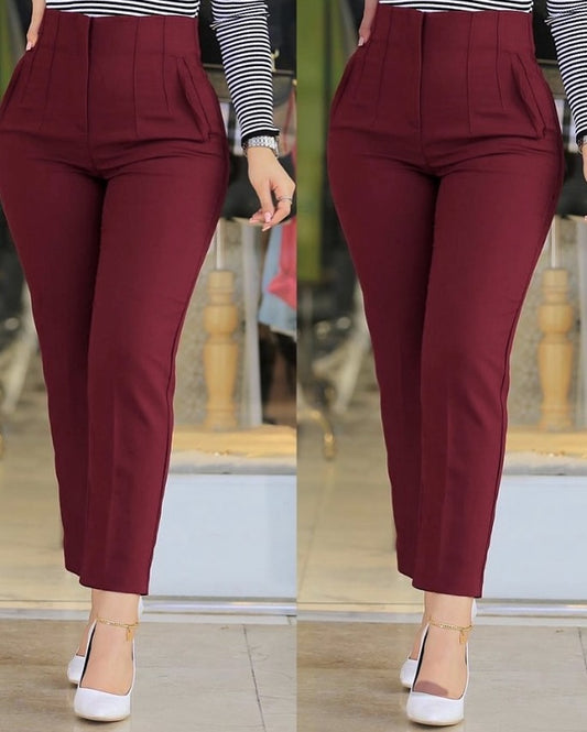 Kadın üste oturan paçası bilek üzerinde biten atlas kumaş pantolon